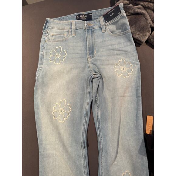Hollister High Rise Flare Jeans 2/26W Embroidered Flowers Soft Stretch - Picture 2 of 5